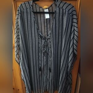STYLISH Womens Plus Size    Black & White CoverUp